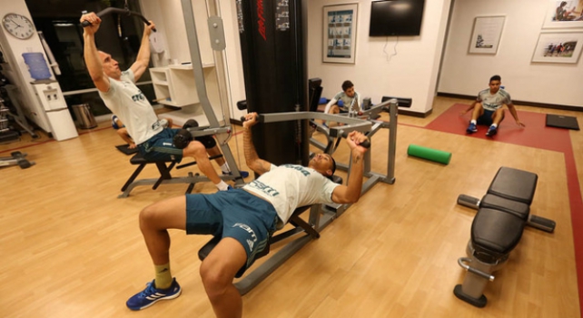 Chuva muda planos, e Palmeiras faz treino perto do hotel em Pernambuco