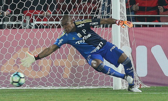 Jailson sofre lesão no quadril e fica até quatro semanas fora do Verdão