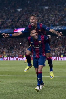 No duelo de volta Neymar desequilibrou mais uma vez e fez todos os gols no triunfo de 2 a 0 no Nou Camp. Uma atuação de gala do brasileiro