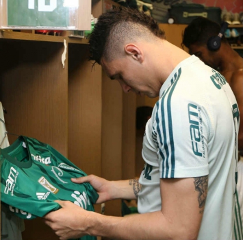 Ansiedade de tirar o sono e superação marcam volta ao Verdão, diz Moisés