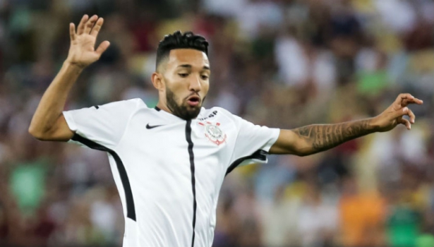 'Anão' convenceu, e agora? Ataque do Corinthians produz mais com Clayson