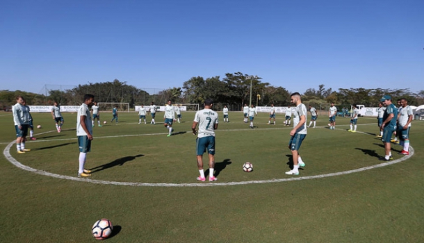 Palmeiras faz treino tático e inicia preparação em Atibaia para a Liberta