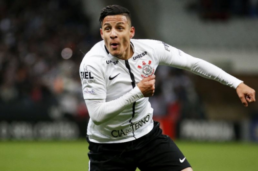 Nove dias de férias e 46 jogos: Arana tem cuidado especial no Corinthians