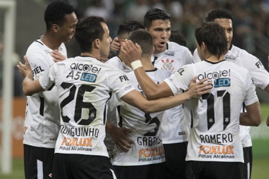 Corinthians renova patrocínio e segue em negociação pelo master