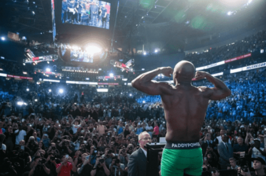 Floyd Mayweather e Conor McGregor se encaram antes de superluta