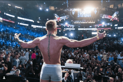 Floyd Mayweather e Conor McGregor se encaram antes de superluta