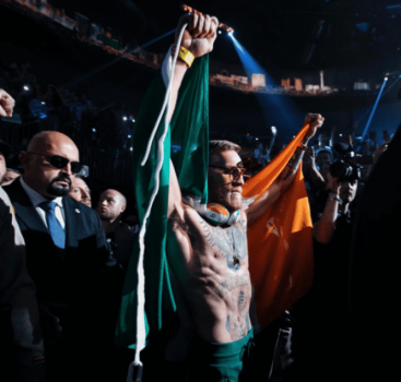 Floyd Mayweather e Conor McGregor se encaram antes de superluta