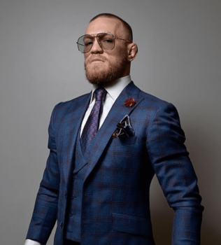 Conor McGregor vestiu terno especial para noite de luta com Floyd Mayweather