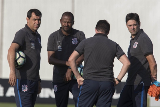 Carille tem elenco maior que previsto, mas sofre para dar treinos no Timão