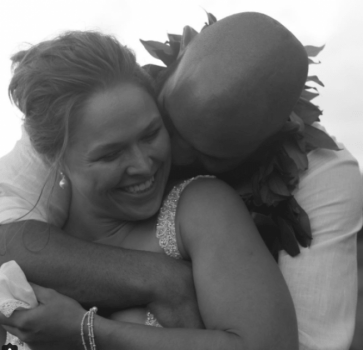 Ronda Rousey se casou com o lutador Travis Browne