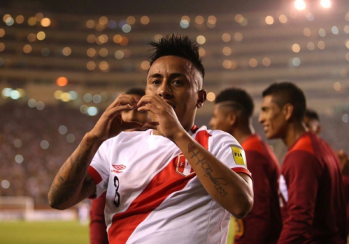 Cueva marcou golaço pelo Peru na última quinta