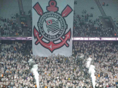 Corinthians distribui símbolos e comemora aniversário na Arena