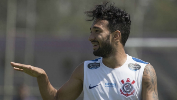 Fora há três jogos, Clayson volta a ser opção do Corinthians para Majestoso