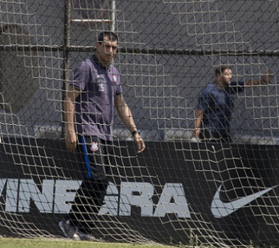 'Acerte o gol': Corinthians sofre com seca e tem desafio contra o São Paulo