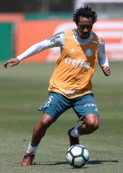 Arouca treina com o elenco e fica mais perto de voltar no Palmeiras