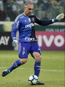 Prass aguarda para definir briga do Palmeiras, mas admite título distante