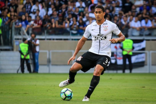 Timão tem master estampado pela 2ª vez e deve selar acordo nesta semana