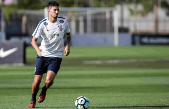 Saiba por que zagueiro já 'aprovado' pode ser titular do Corinthians dia 11