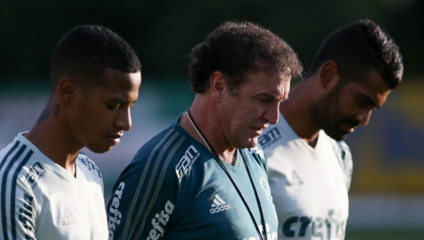 Mais usado fora, Thiago Santos pode jogar em casa para liberar Tchê Tchê