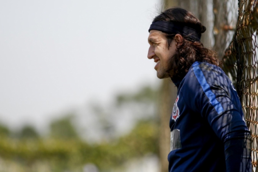 Cássio se anima com renovação no Timão e fica na cola de Marcelinho