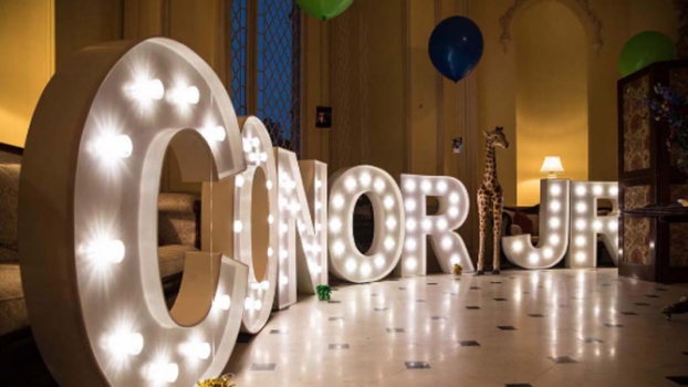 Conor McGregor faz mega festa para batizado de filho