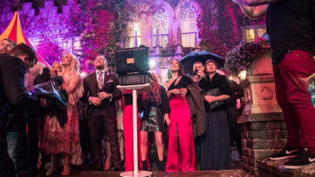Conor McGregor faz mega festa para batizado de filho