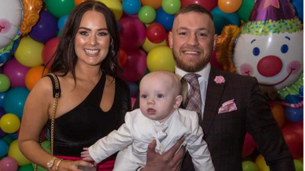 Conor McGregor faz mega festa para batizado de filho