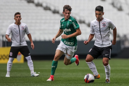Palmeiras vence o Corinthians em Itaquera e tem vantagem no sub-20