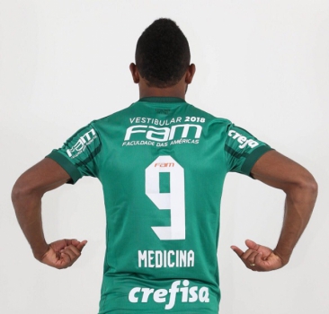 Patrocinadores trocam de lugar no Dérbi, e Verdão terá camisa diferente