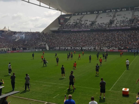'Venham juntos': Fiel dá show em treino do Corinthians antes do Dérbi