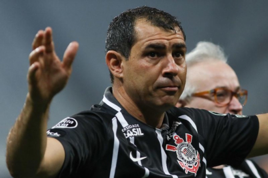 'Tenho mais um objetivo': Carille desabafa, leva banho e faz mistério