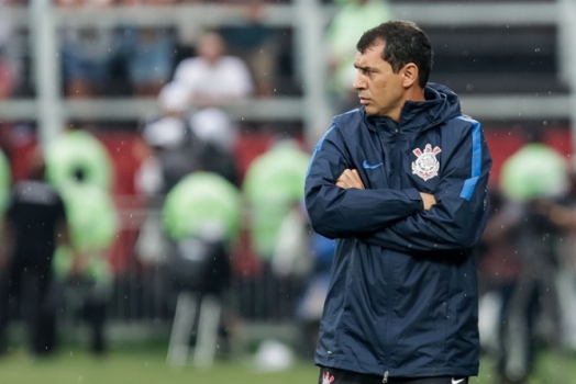 Após baixas no Corinthians, Carille recua sobre mudar esquema para 18
