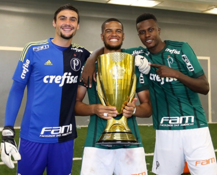 Palmeiras vai emprestar zagueiro do sub-20 e planeja uso da base em 2018