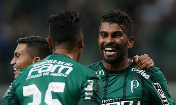 Palmeiras sente falta de Felipe Melo, mas vira ao 'estilo Thiago Santos'
