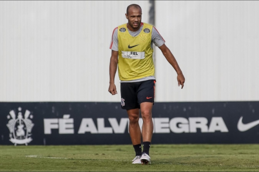 Perto de estreia, Roger se diz pressionado, mas pronto