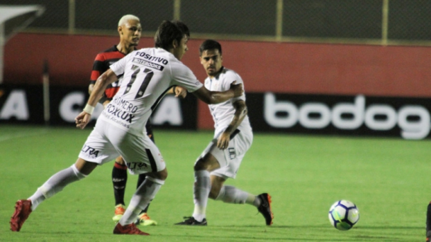 Carille celebra empate do Timão, mas alerta para jogo de volta na Arena