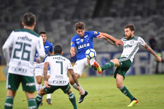 Com gol de Rafael Sobis, Cruzeiro vence e põe pressão no Palmeiras