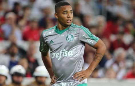 Palmeiras empata com Atlético-PR no último lance em jogo tenso e polêmico