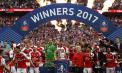 O Arsenal fez a festa na com a conquista da Copa da Inglaterra ao bater o Chelsea por 2 a 1