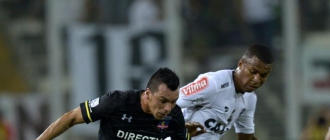 O zagueiro equatoriano Erazo (d) foi um dos reforços do Atlético-MG para a temporada