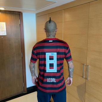nome do camisa 8 do flamengo