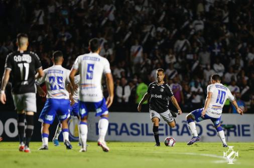Dando la vuelta, el Vasco perdió ante el CSA y se metió en líos en la Segunda División brasileña