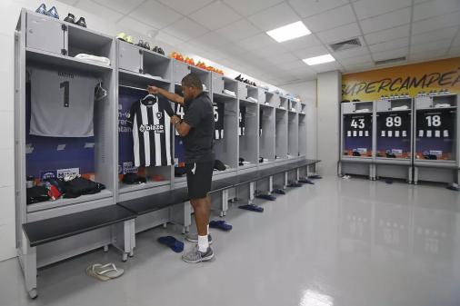 italic cut back Thought Botafogo é obrigado a mudar de uniforme de última hora e apenas Gatito tem  camisa com patrocinador | LANCE!