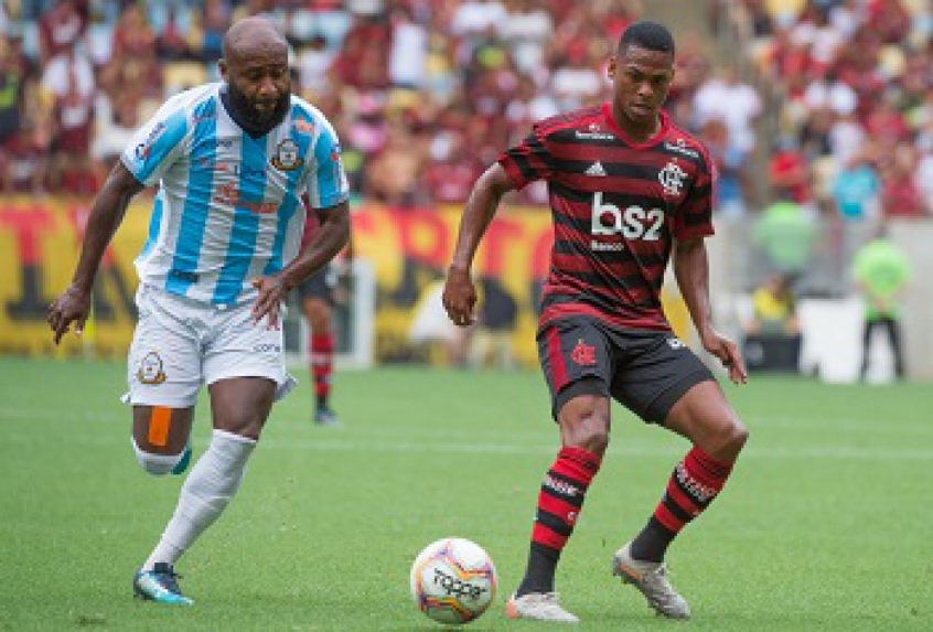 ense está entre os titulares do Flamengo na estreia do Cariocão