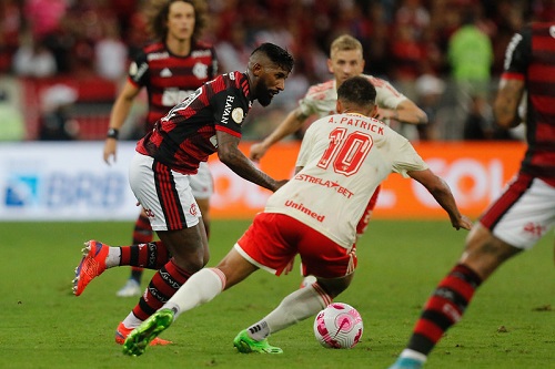 Flamengo avalia situação de Rodinei, alvo de sondagens, Futebol