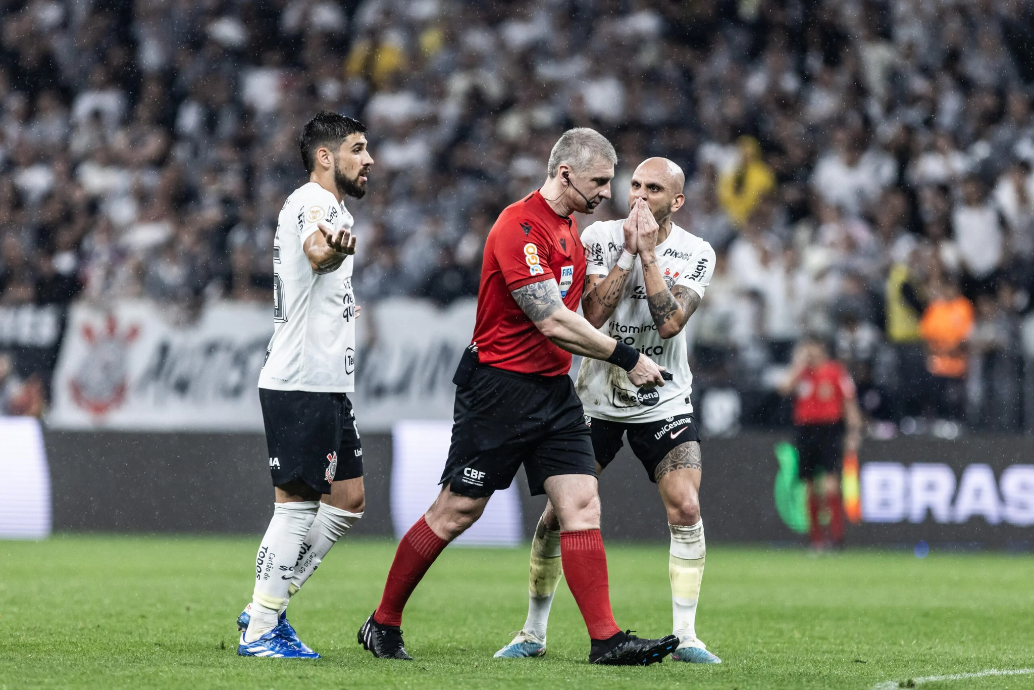 Pênalti não marcado em Fortaleza x Flamengo: lembre oito polêmicas