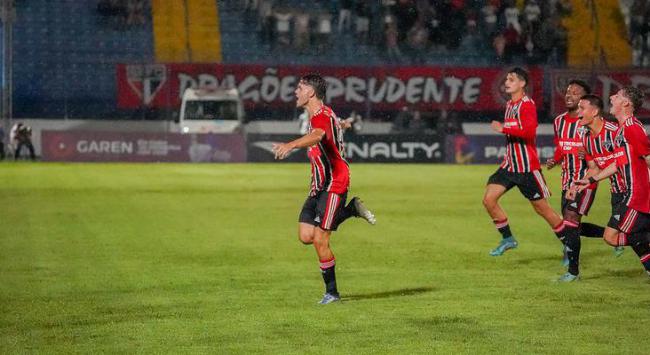 Com grande campanha na primeira fase, São Paulo encara o Retrô pela Copinha