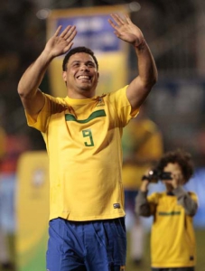 Especial Nota 10 - Ronaldo na despedida (Foto: Ari Ferreira)