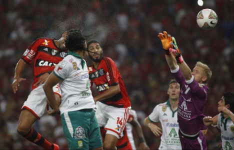 09/04/2014 - Flamengo 2 x 3 León, na Libertadores
