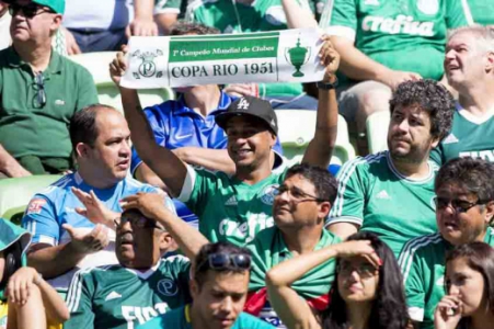 Palmeiras 0x1 Atlético-MG - Torcida com as faixas "Copa Rio de 1951" nas arquibancadas